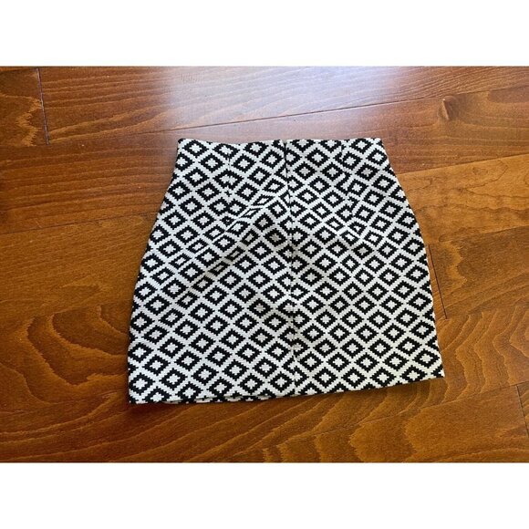 Zara Woman Black & White Knit Design Mini Size Small Skirt - Picture 5 of 6